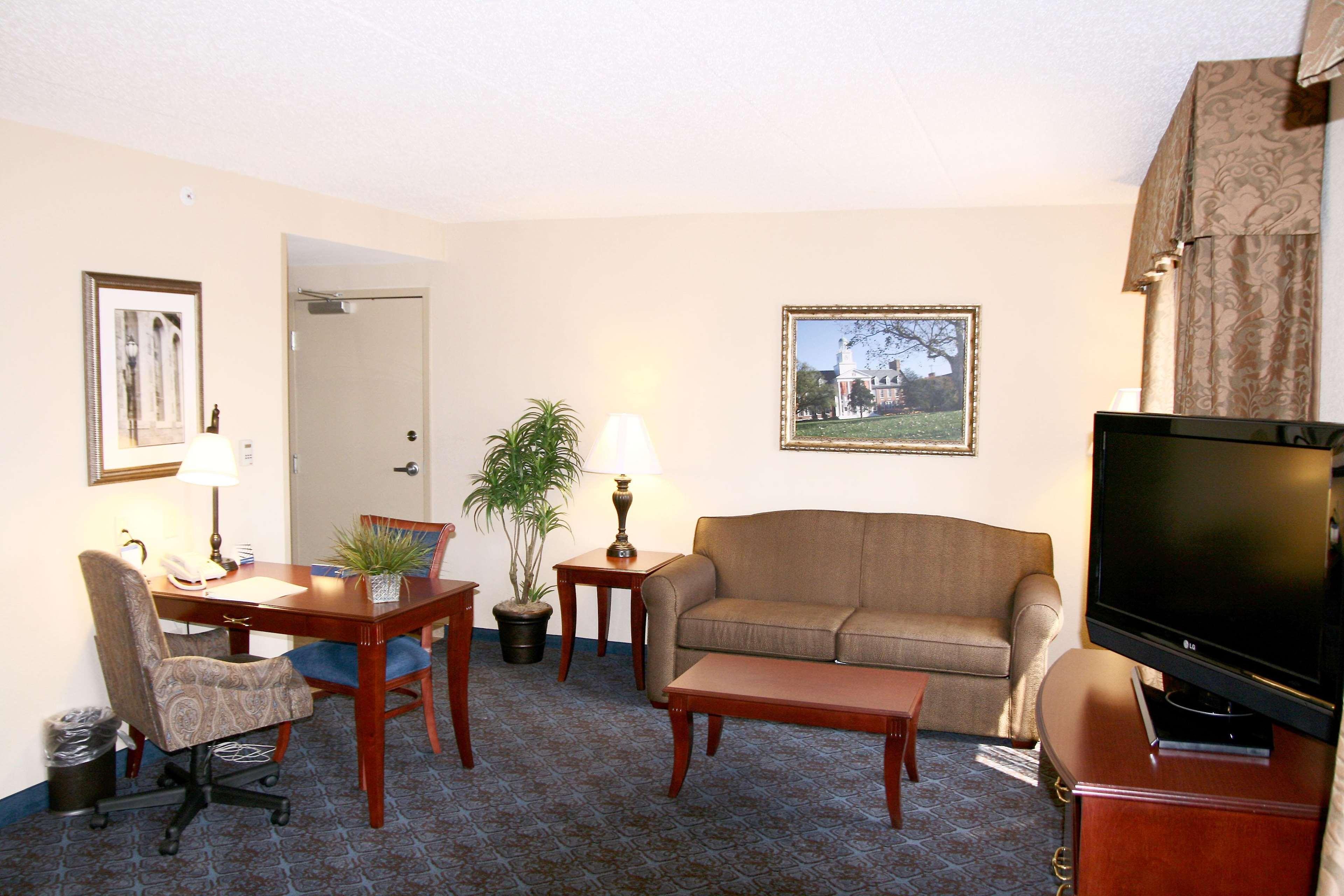 Hampton & Hotel