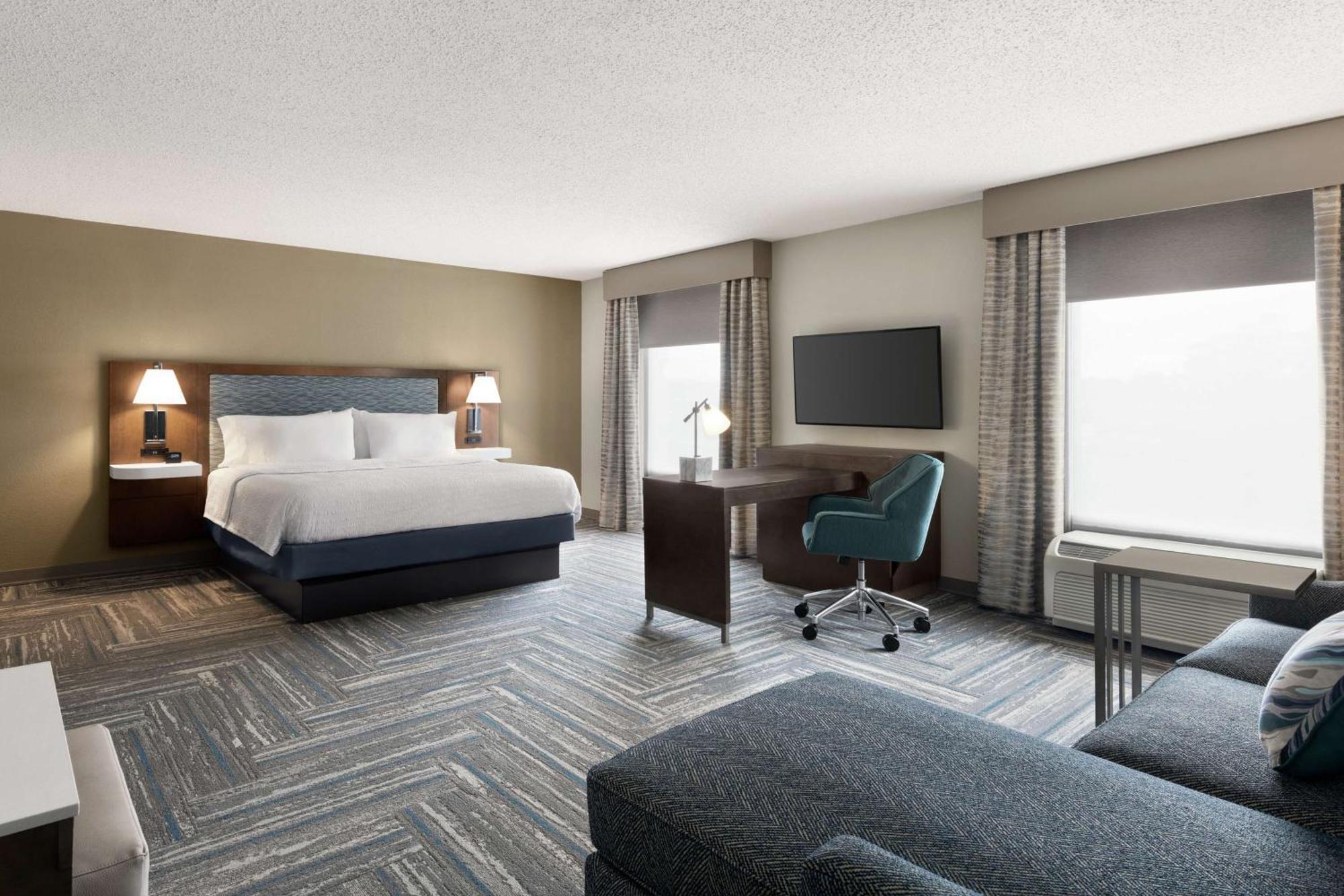 Hampton & Hotel 3*